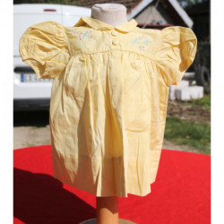 Belle petite robe jaune coton brodée 1 an vintage pour bébé ou poupée