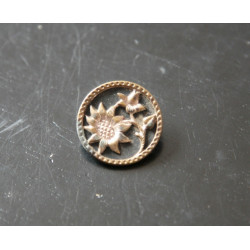 Bouton ancien fleur metal