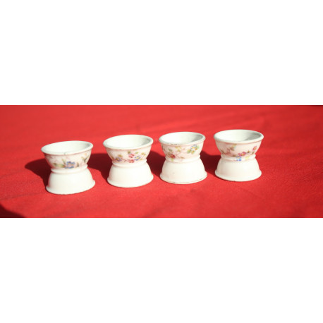 4 coquetier diabolo  porcelaine ancien décor de fleurs